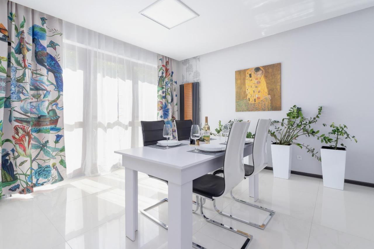 Wonderful Apartment Garden Residence By Noclegi Renters Krakkó Kültér fotó