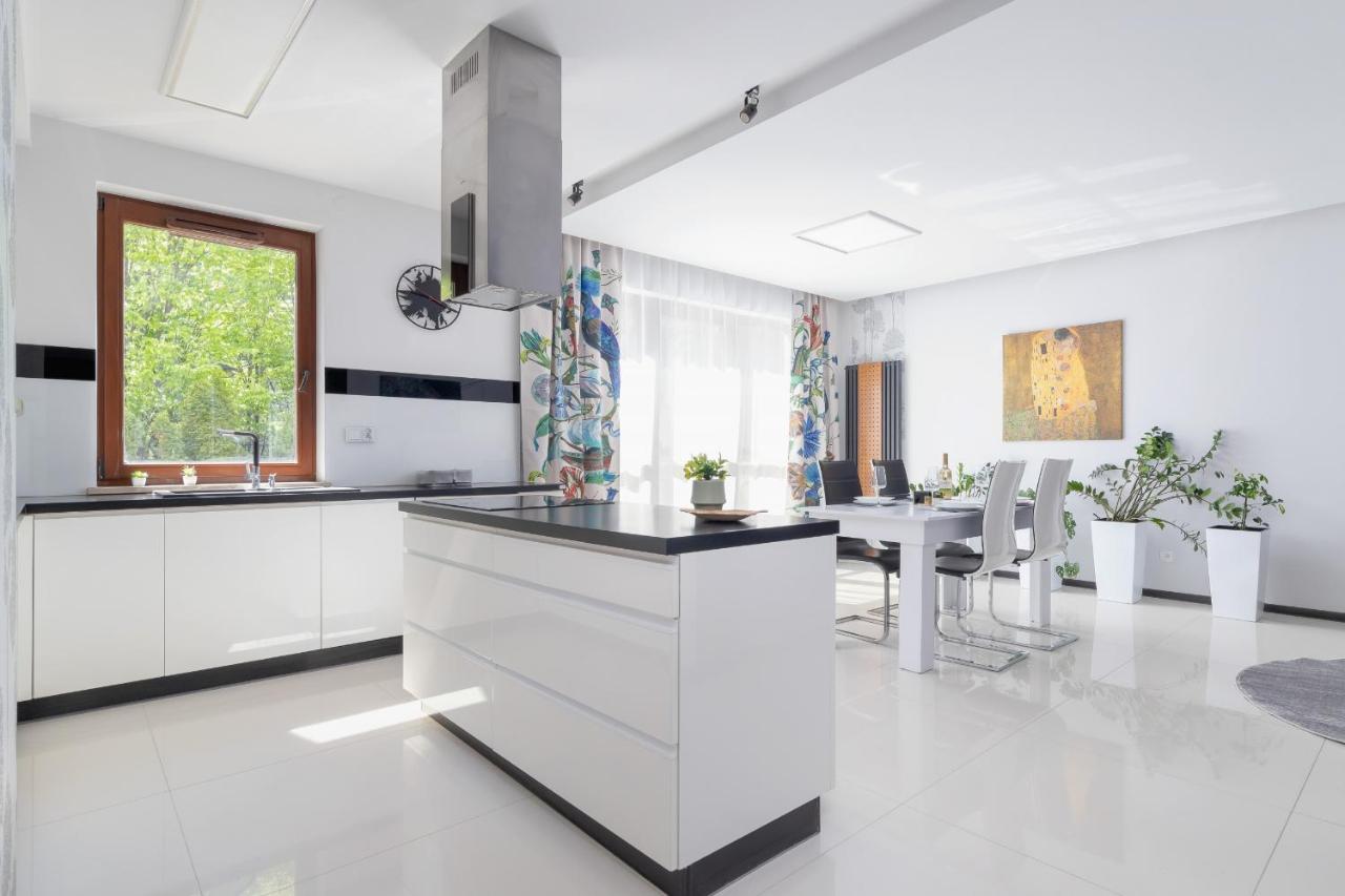 Wonderful Apartment Garden Residence By Noclegi Renters Krakkó Kültér fotó