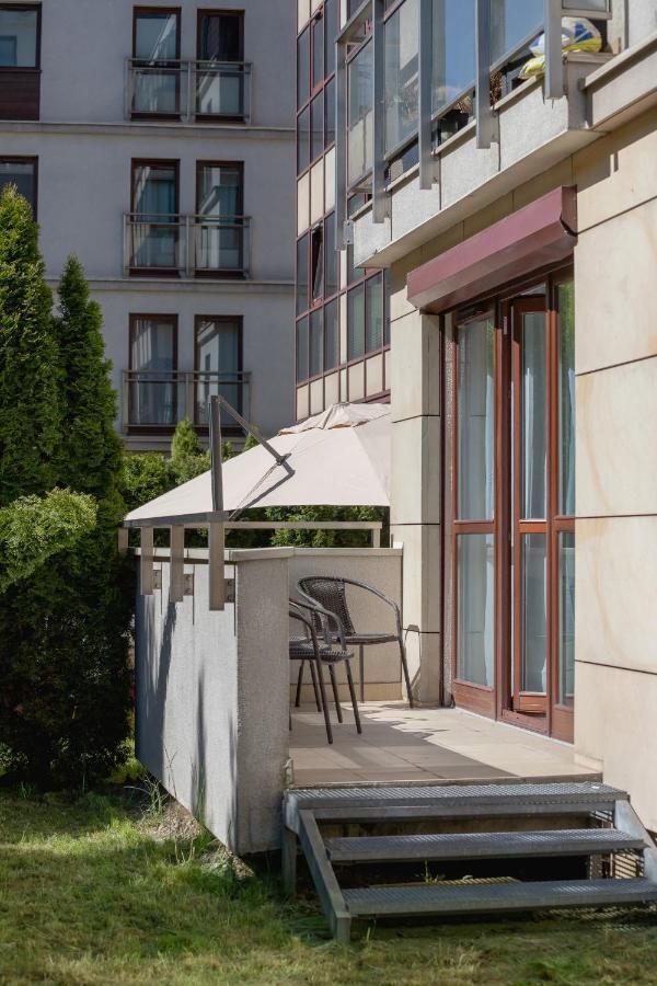 Wonderful Apartment Garden Residence By Noclegi Renters Krakkó Kültér fotó